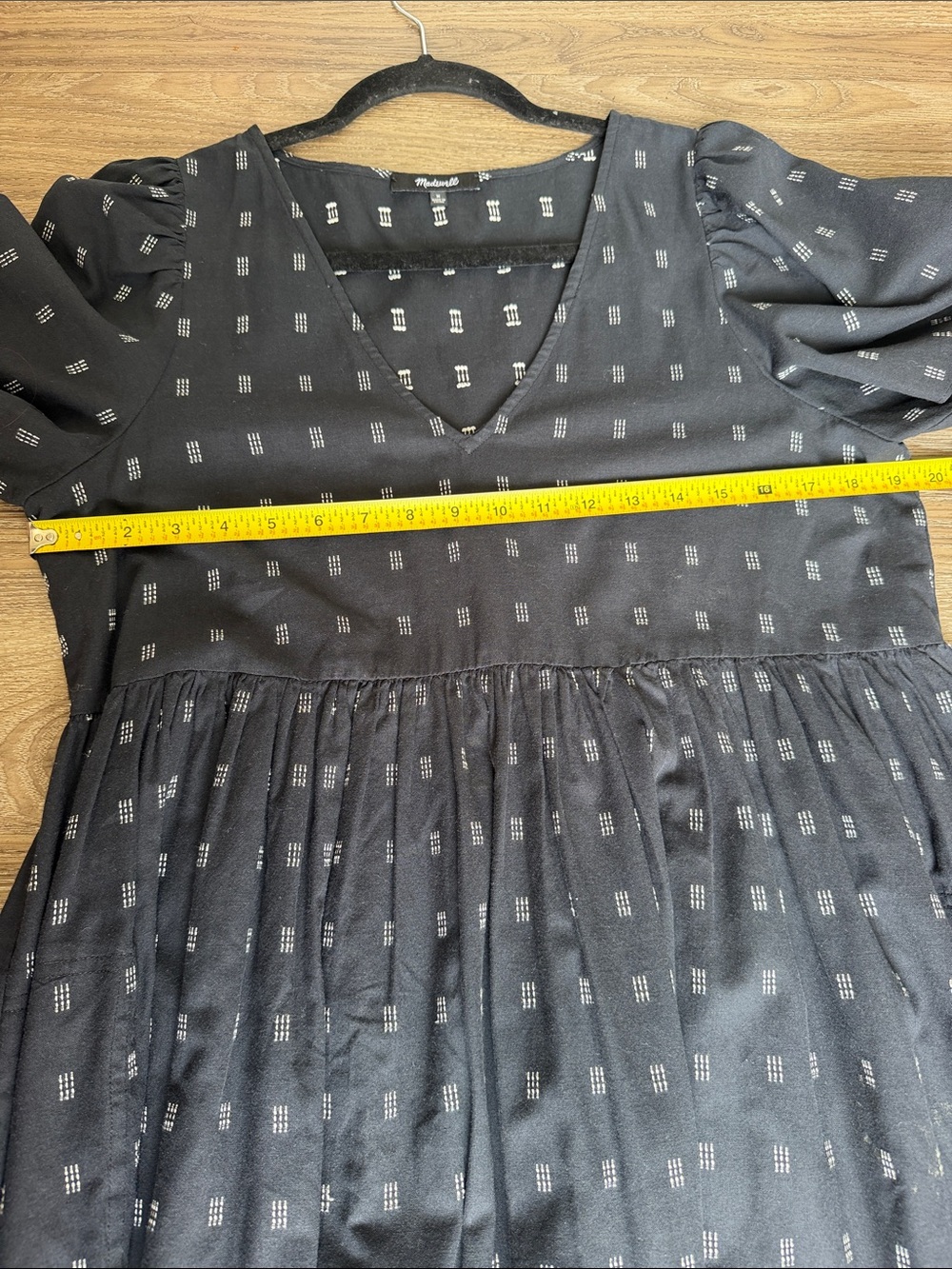 Madewell Dobby Puff-Sleeve V-Neck Midi Dress Size: M - Picture 6 of 8